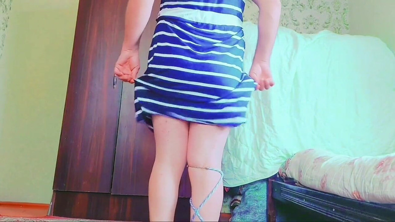 Kitty_Cross: Kurzes kleid, heiße beine, blonder ladyboy, selbstgedrehtes transvestiten-modell