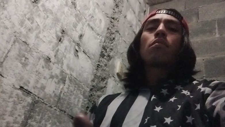 AlexAlejandro13: Vou ao banheiro para me masturbar