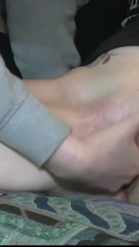 Tetovaná dívka na velkém čůrákovi