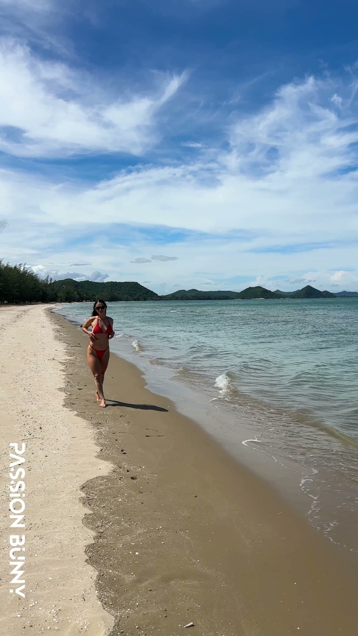 Passion bunny: Beauty Chill and Sunbaths in Red Sexy Bikini