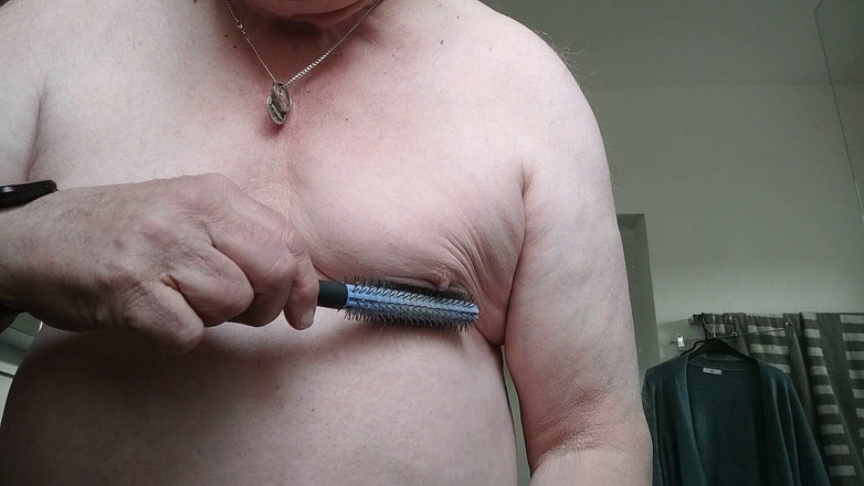 Karlchengeil: Trattamento delle tette traballante