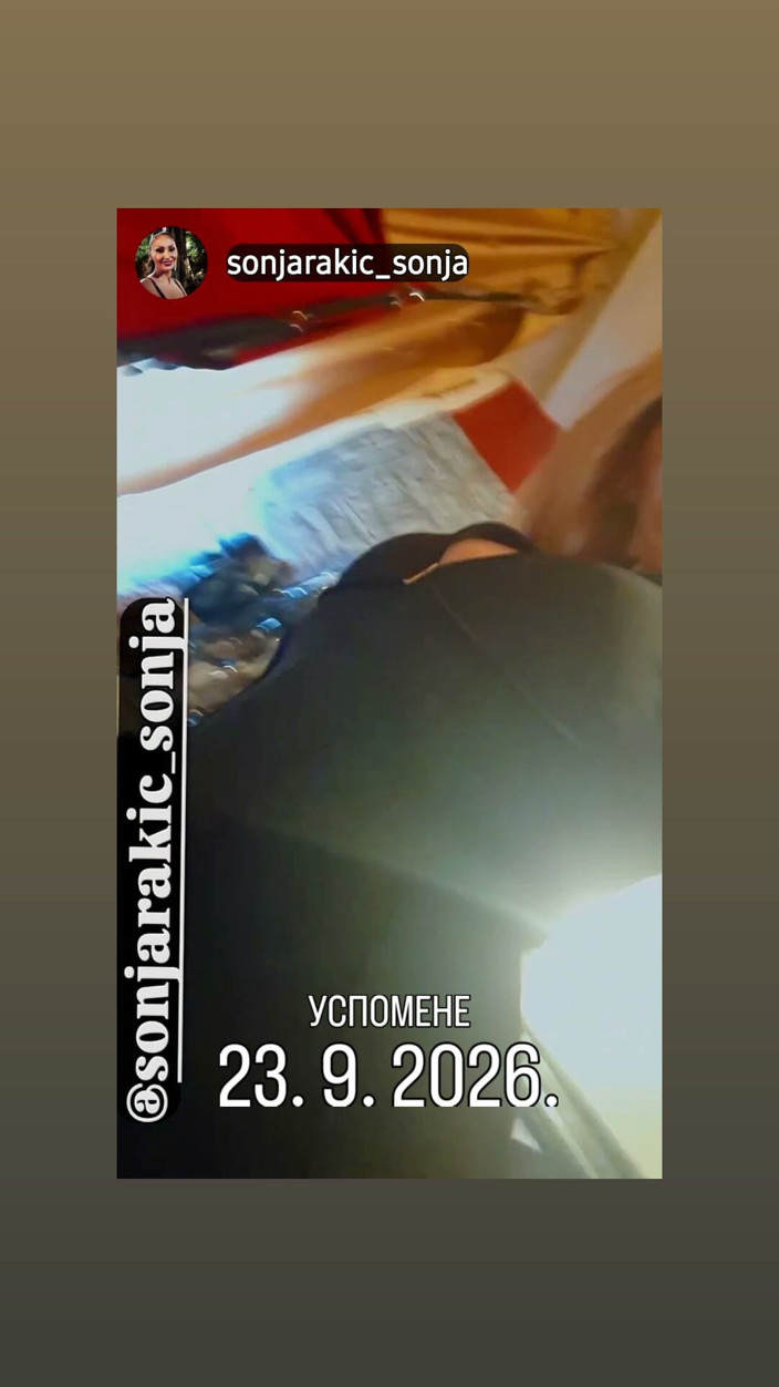 Dominatrix Redsonyja: Menari