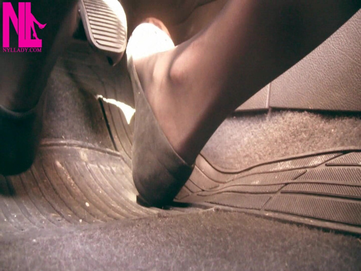 Nyllady: Pedal Pumping in Black Flats with Leoparded Top