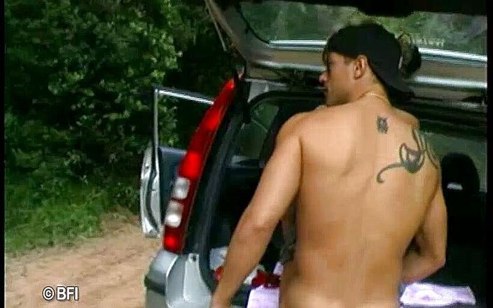 Hardcore Lovers: Грязные девушки сосут и трахаются