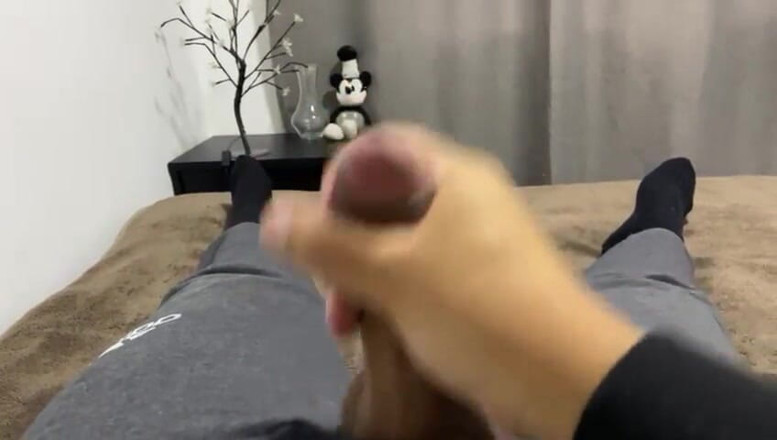 Dylan Ford: Chico brasileño masturbándose con calcetines puestos - Dylan Ford
