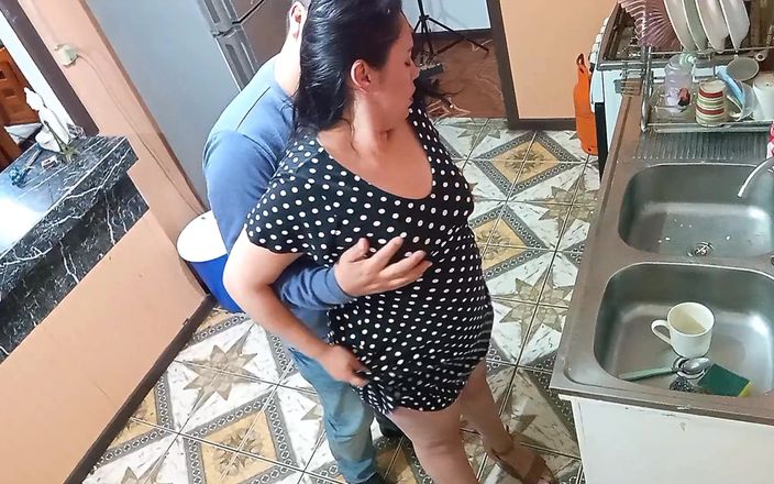 BBW Kelly Mom: Baise entre casseroles et casseroles : une cuisine sexy"