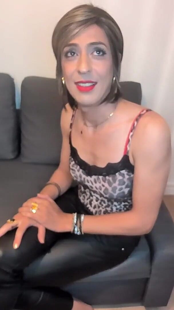 Trans and Co: Celine Laffite bị địt mông bởi một cậu nhỏ đen to