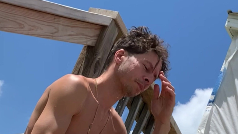 Farmers Wifey: 19yo Boy Tastes Her Pee From Pineapple