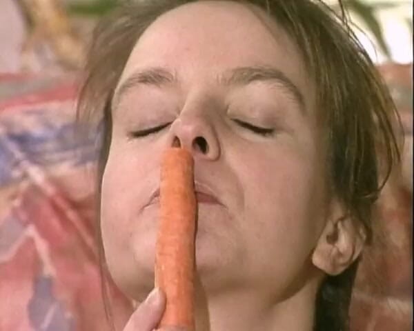 YOUR FIRST PORN: Nancy - Melancap Sensual dan Menyeronokkan