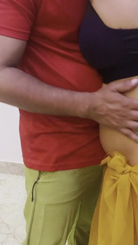 Desi sexy indická tetička byla ošukaná před odchodem na párty