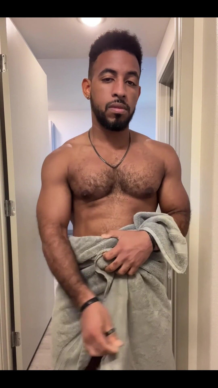 Rodrigo Amor (Gay): Keseronokan di tuala mandi saya