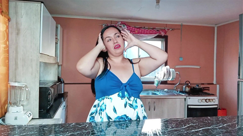 Kellyhotstepmom: Stepmom POV in the Kitchen