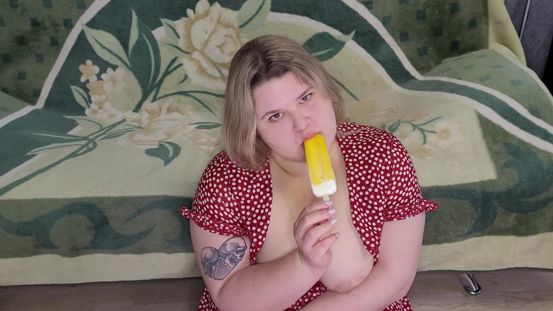 Peach Desert: Ignorando el fetiche, semen en la cara de una rubia