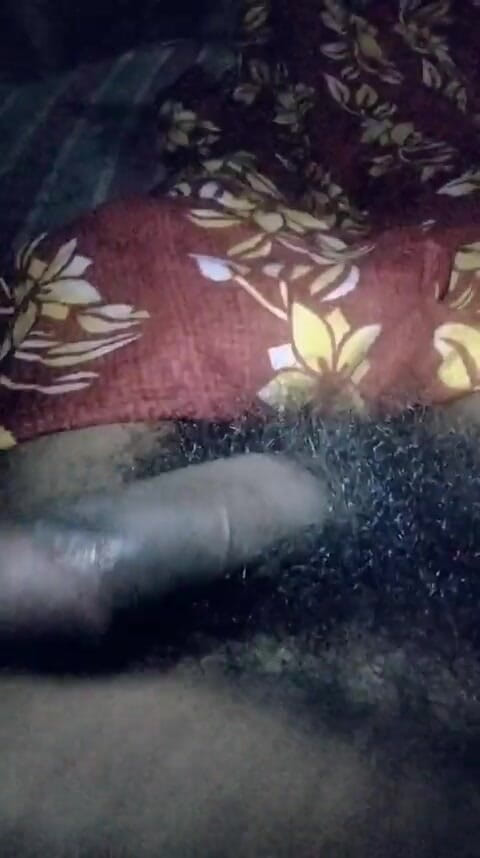 Hot_bobby: Cewek jerman dengan memek berbulu ini lagi asik ngocok kontol...
