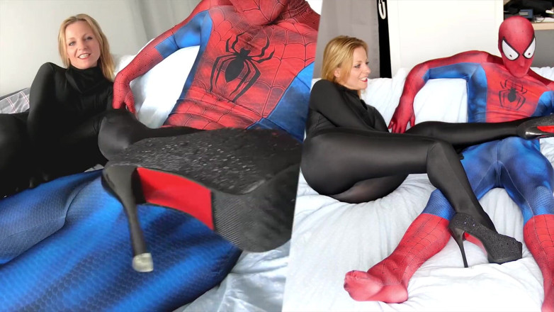 Nylon Xtreme: Natacha Guapa in pompino completo nero zentai lycra