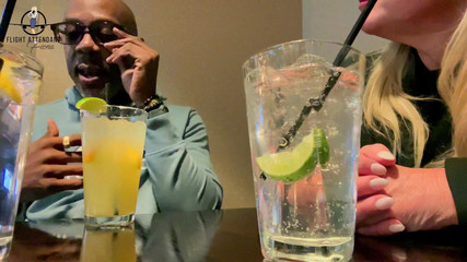 Flight Attendant Fiona: 得到一些大黑糖