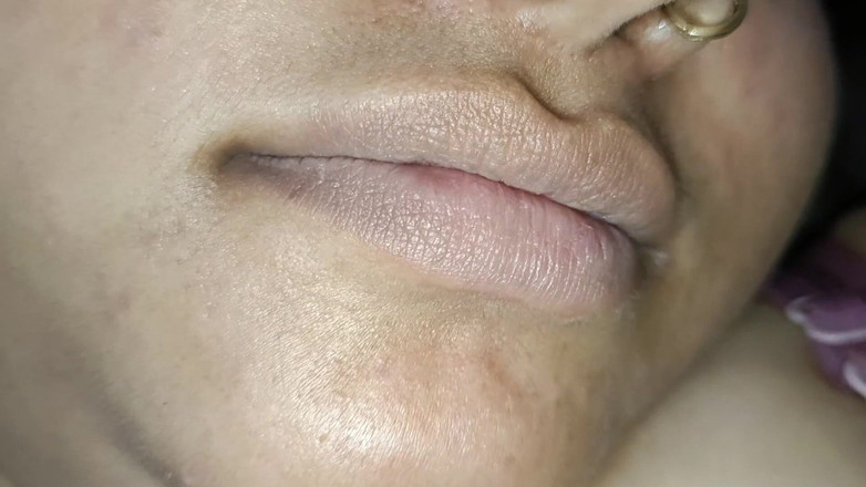 Catchybusty: Indianca Desi Bhabhi nu se poate controla singură