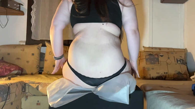 BeachBallsDuo: (кр-8) Два зоряних члена і два великих пляжних яблука, розчавлені нашими важкими тілами!