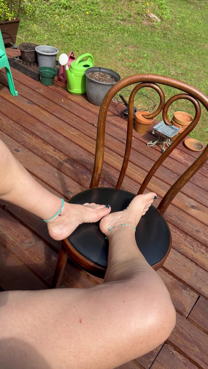 Bonewizzard69: Mature Wife Plays with Two Toys