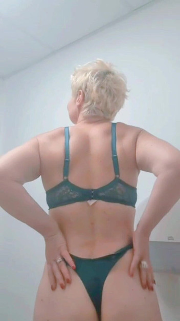 Sofy13: शौचालय में