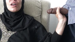 Muslimische cuckold-frau lädt schwarze einwanderer in ihre marseille wohnung ein