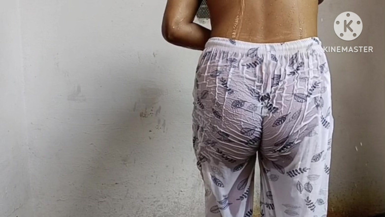 Ankurpriya000: Văzând frumoasa tinerețe a cumnatei