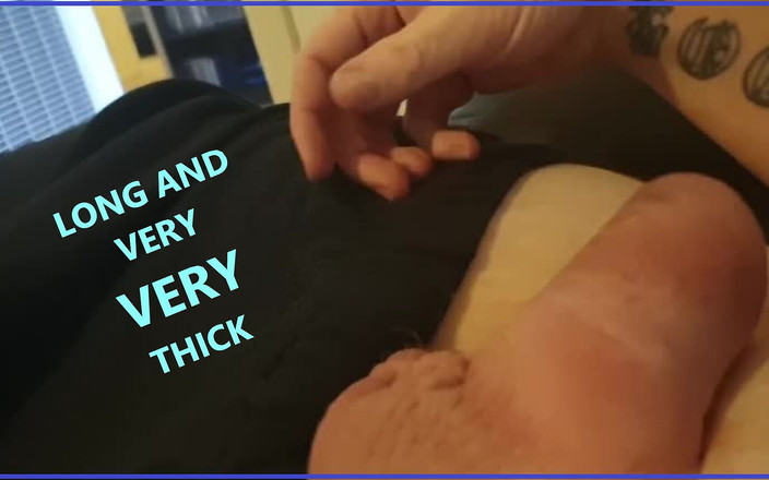 Jax harvey: Zeer dikke pik met enorme onbesneden lul speelt en jaloekt...