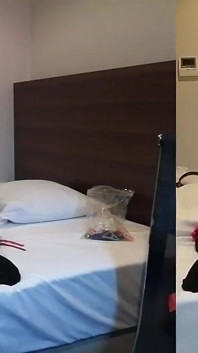 Masturbação anal usando um vibrador