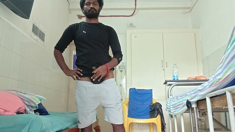 KUMBHA MANOJ KUMAR: Xhard - เตียงในโรงพยาบาลรอคนไข้