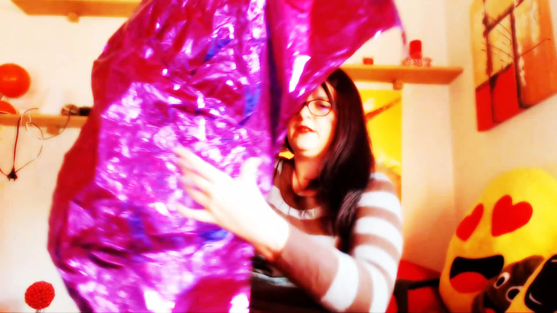 Nicoletta Embassi: Latex Ritual the Giant's Tension