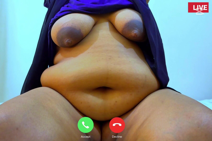 Aria Mia: Pouvez-vous m’appeler et me rendre plus excitée par appel vidéo ?...