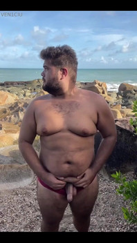 Dan saya pergi melancap di pantai