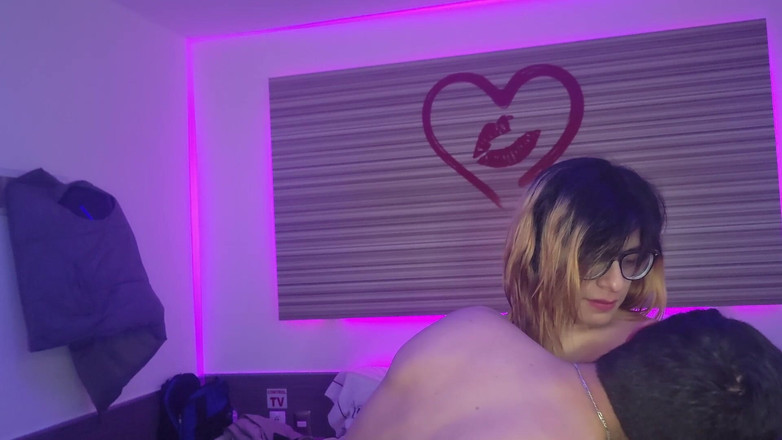 Crystal Phoenix: Un Tizio Mi Scopa in Camera D'albergo