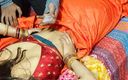 KavitaBhabhi: Sâni uriași MILF indiană îl dezbracă pe Saree Choli și se fute...