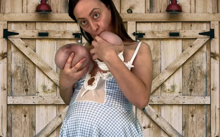 VeeVee Vixen: Tied Tits MILF Selfie Shoot