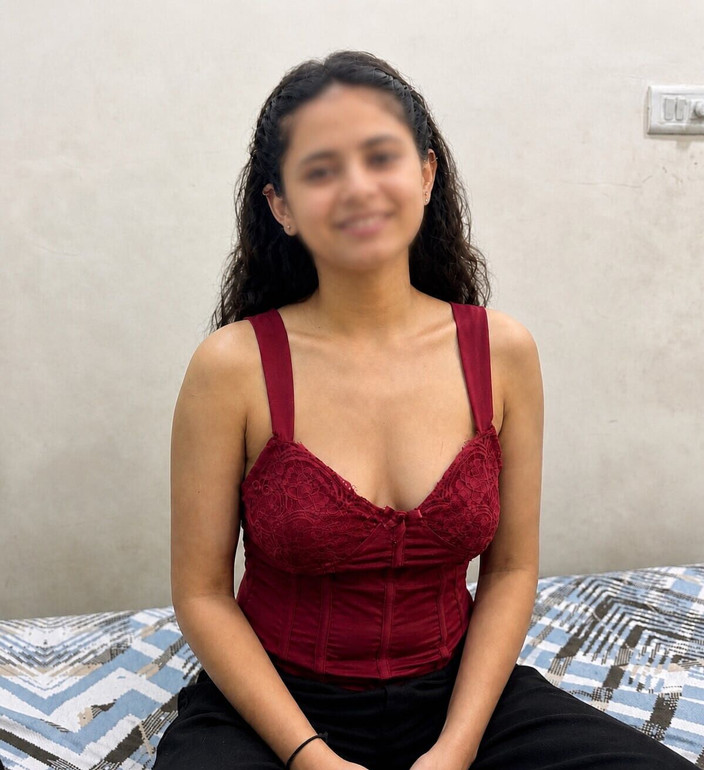 jaanvikapoor2580: 紧致阴户在大学床铺上啪