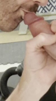 継父とその兄弟と一緒にフェラ、セックス、射精