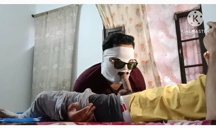 Desi__Panda: 午夜时分，我自慰地吮吸我的大鸡巴，直到射在嘴里