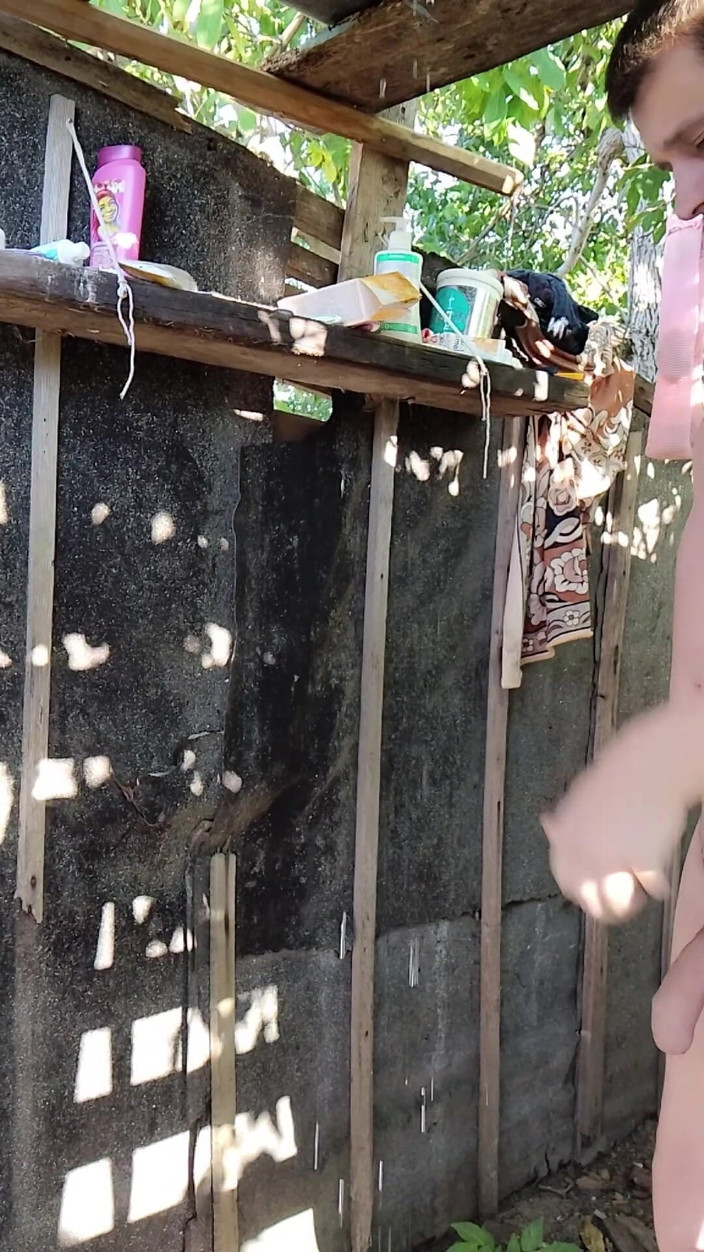 SchoolPrincess: Outdoor Shower Oral Sex Couple