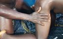 Jagabo: La figa bagnata di ebano di una teen