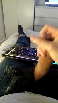Quick Wank and Cum in My Jeans While Gaming