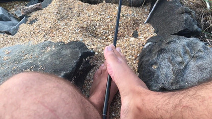 Manlyfoot: Ayaklarımla göl arsız gününde elimde sıska yüzme - manlyfoot roadtrip - çorap koklama