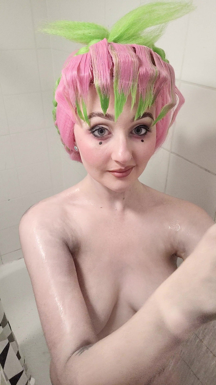 Em Yang: Mitsuri bodypaint sprchování s bradavkami