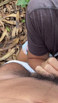 bare land vaali dubli jangal men ajanbi ko kha rahi hai