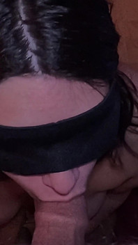 Rekaman seks cewek amatir lagi asik nyepong kontol dan telan sperma