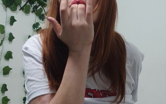 Eu-Girl: Khỏa thân, móc cua, liếm