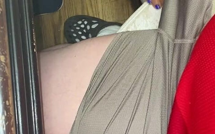 Naelor: Melove Teasing Naelor with Her Sexy Small Feet