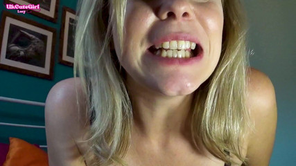 UKCuteGirl Lucy Lauren: Piccolo uomo sorpresa nascosto knicker cassetto divorato!