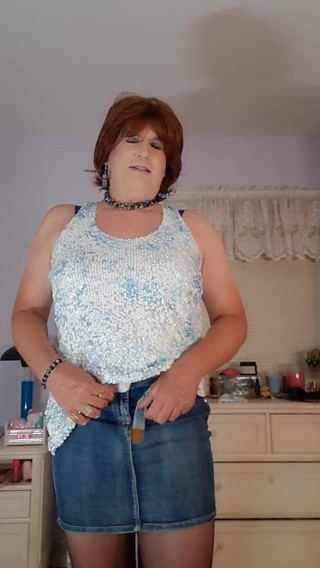 Victoria Lecherri: Plugging my ass before i go out