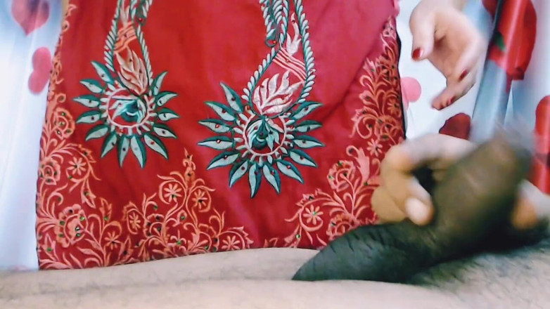 Bolly Karma: Nenasytná manželka v domácnosti